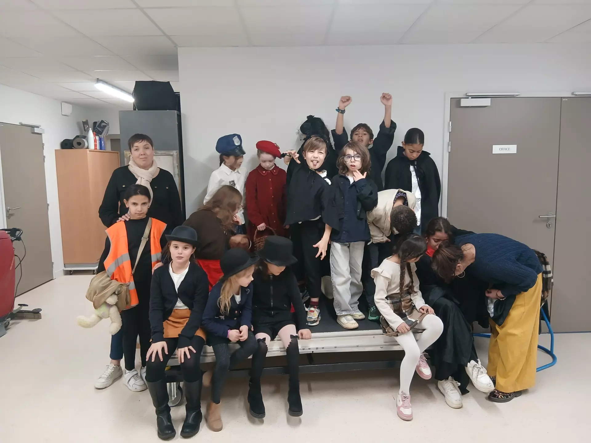 Centre de Vals Prés le Puy - Périscolaire - Galerie Découverte du théâtre